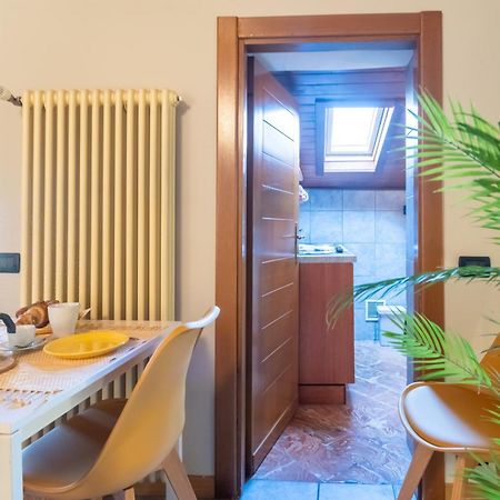 Blue Attic - Historical Como City Center By Rent All Como Exterior photo