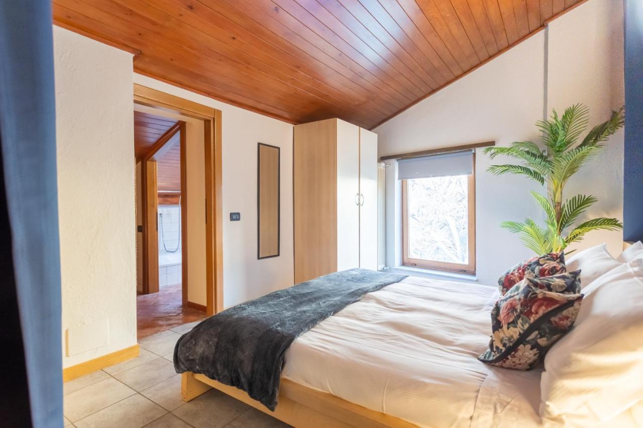 Blue Attic - Historical Como City Center By Rent All Como Exterior photo