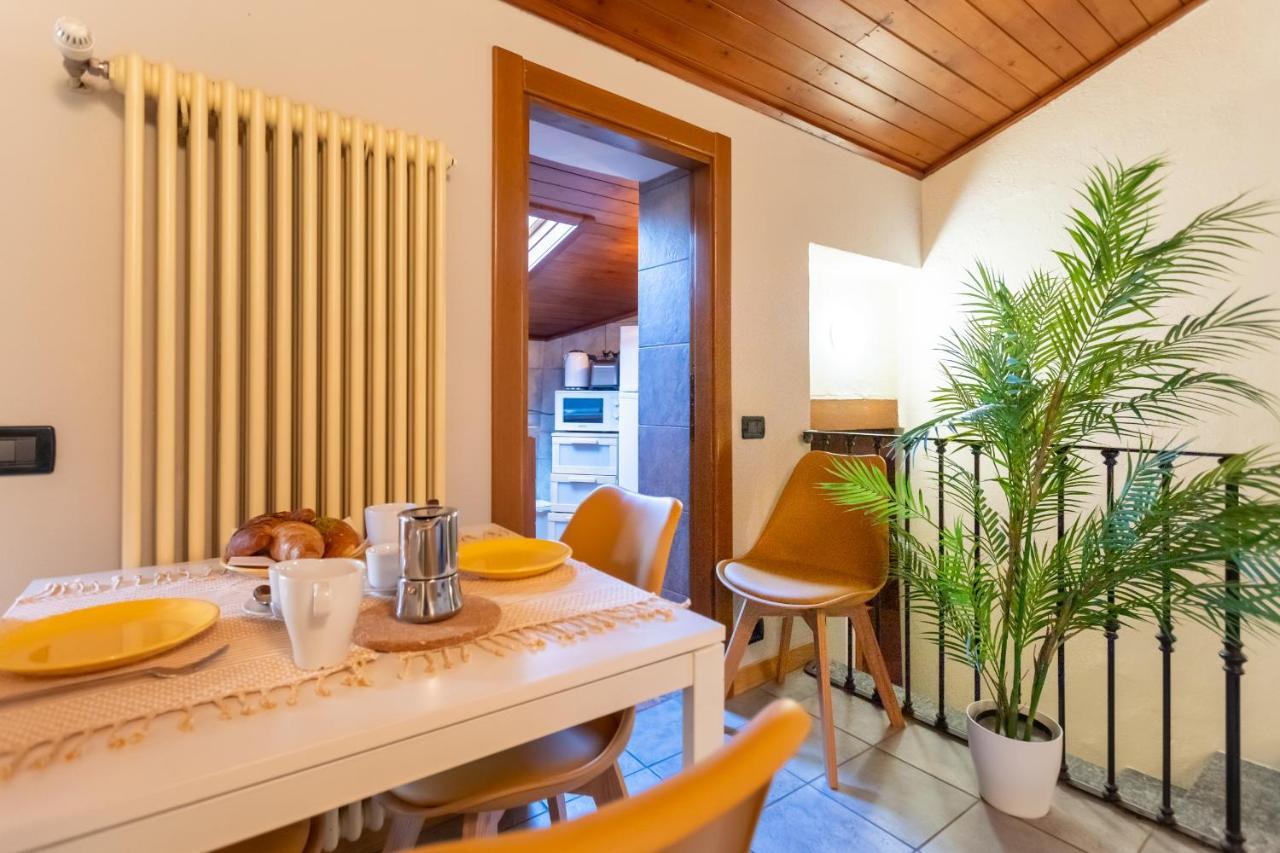 Blue Attic - Historical Como City Center By Rent All Como Exterior photo