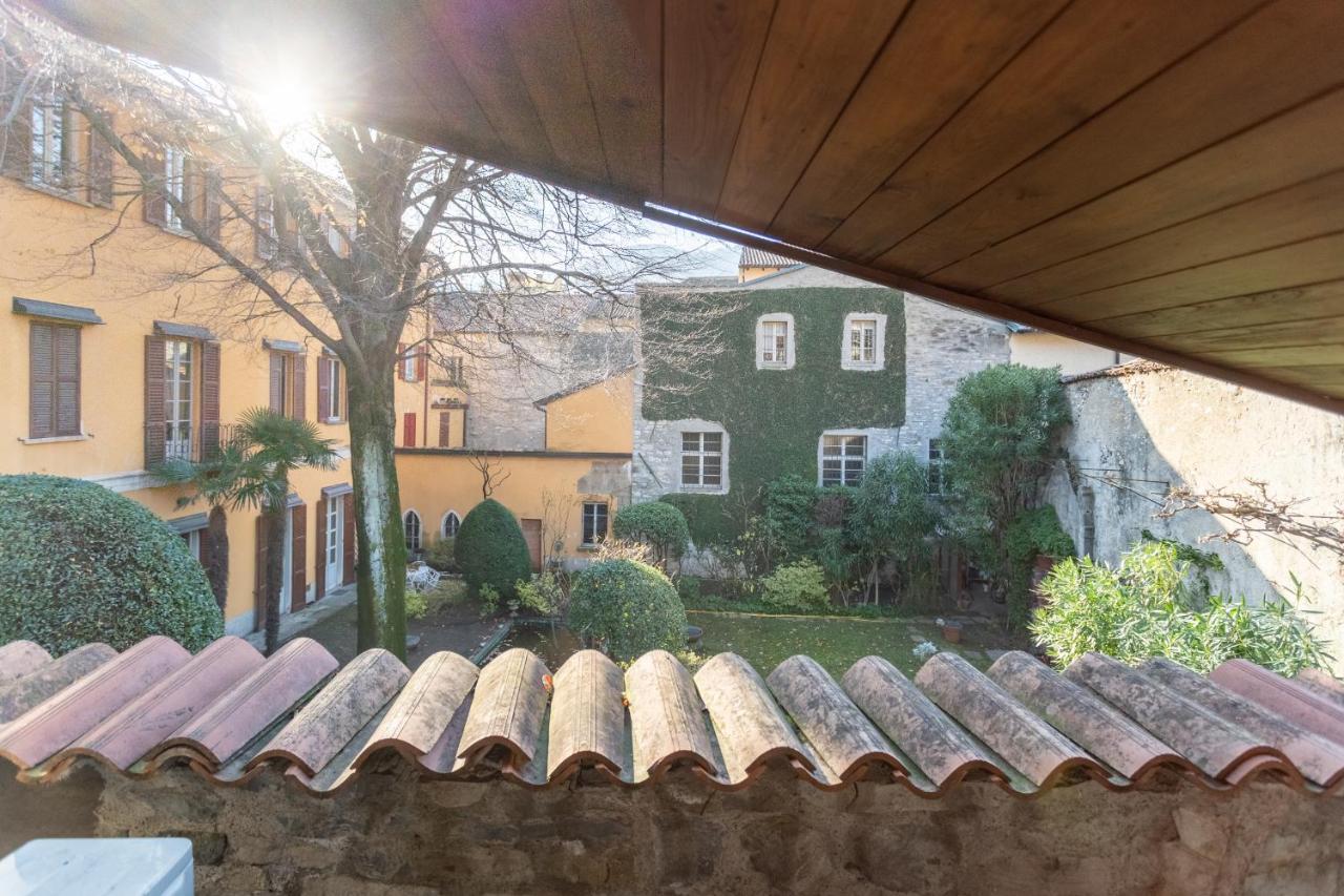 Blue Attic - Historical Como City Center By Rent All Como Exterior photo