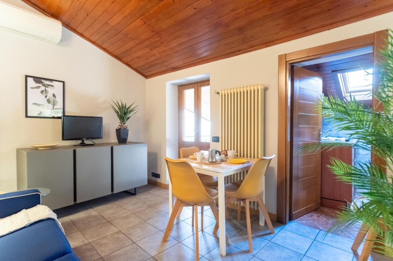 Blue Attic - Historical Como City Center By Rent All Como Exterior photo