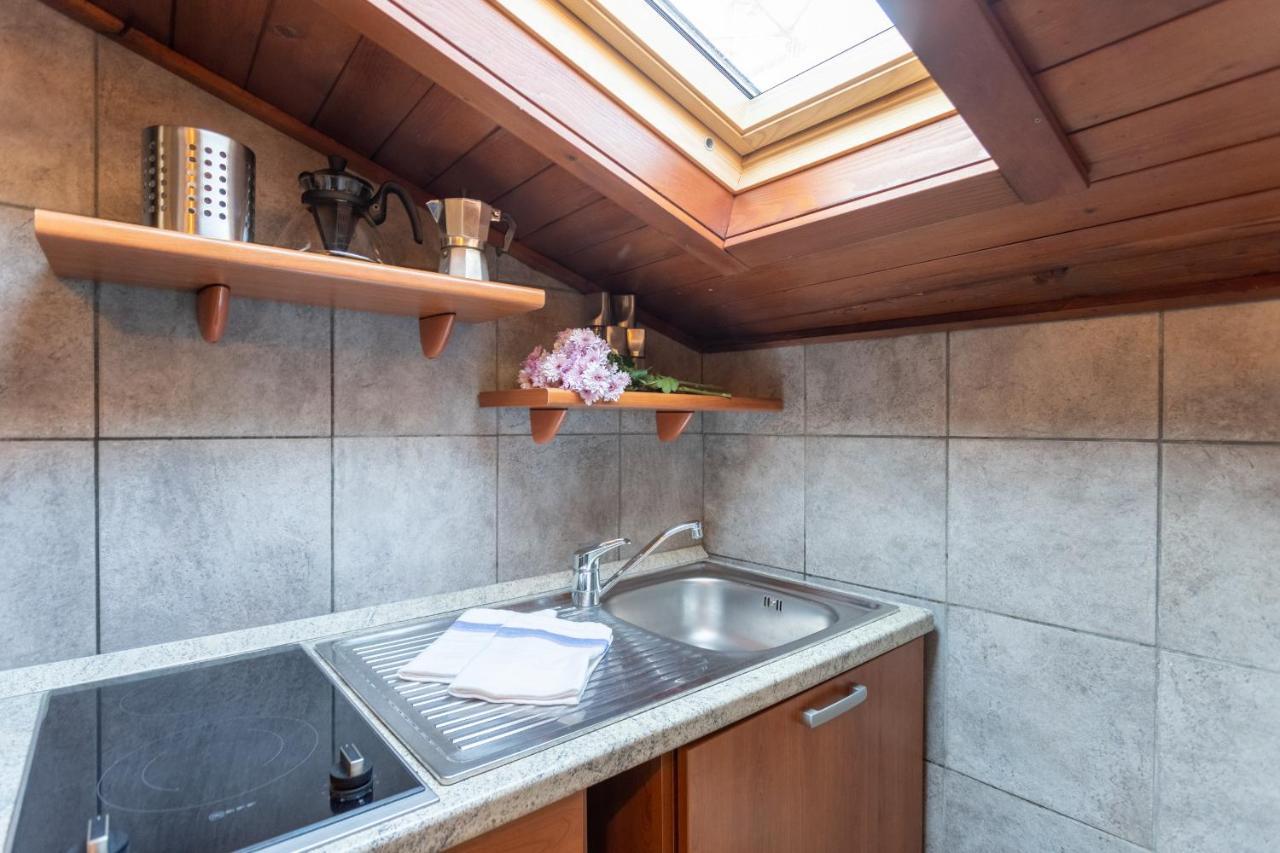 Blue Attic - Historical Como City Center By Rent All Como Exterior photo