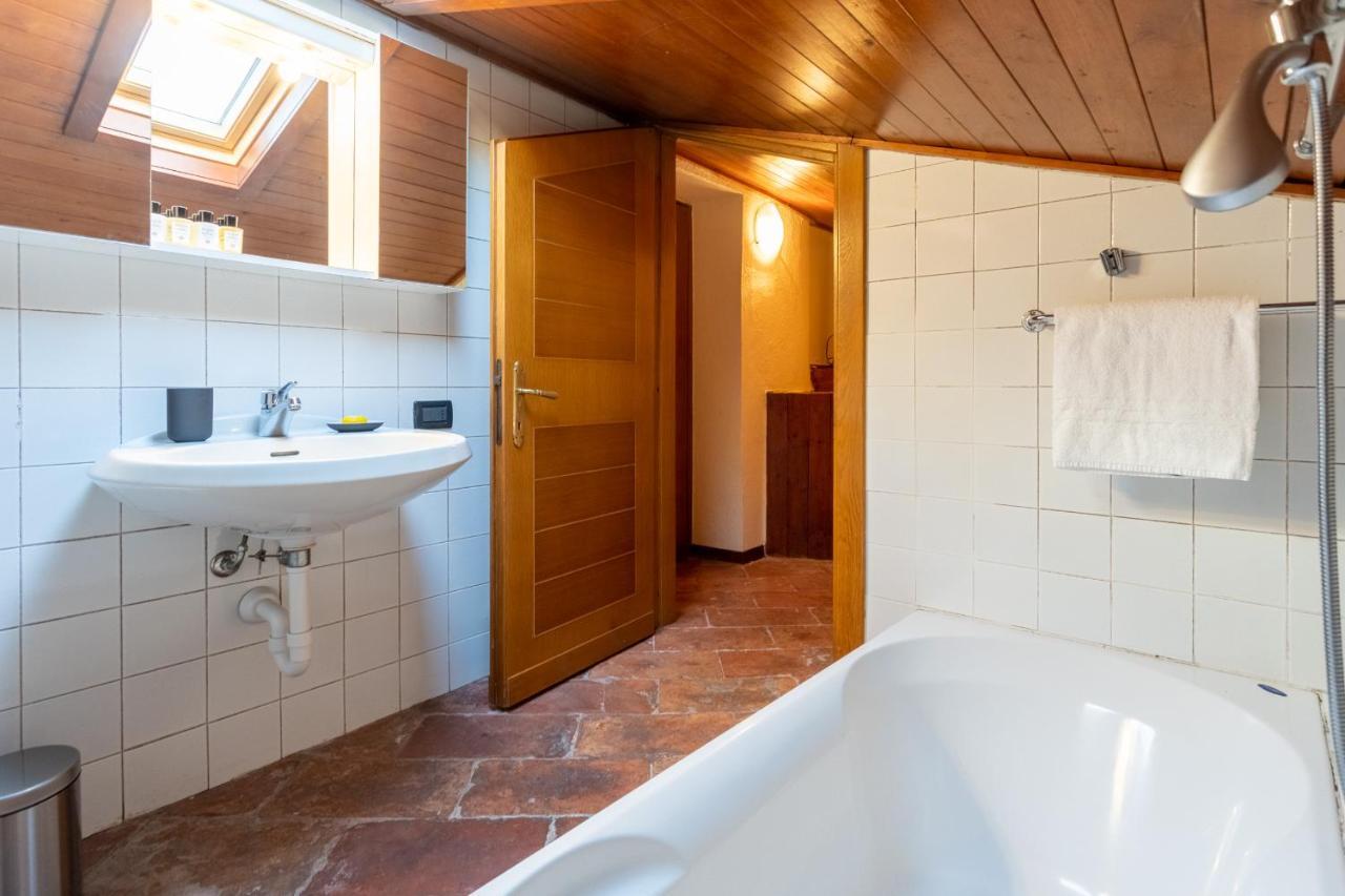 Blue Attic - Historical Como City Center By Rent All Como Exterior photo