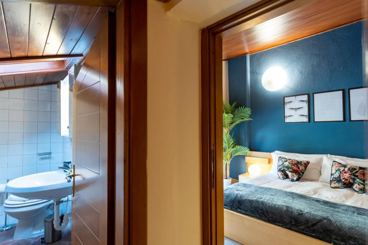 Blue Attic - Historical Como City Center By Rent All Como Exterior photo